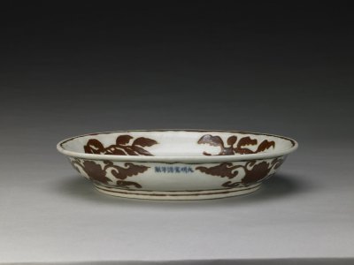 图片[1]-Colored flower and fruit plate with white sauce-China Archive